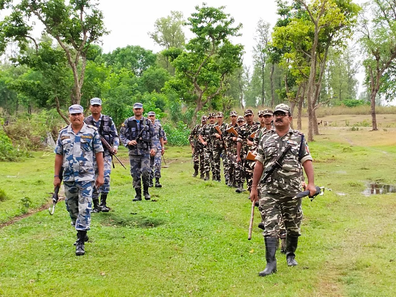 चंपावत: चंपावत उपचुनाव के दृष्टिगत भारत-नेपाल सीमा सील। भारत नेपाल अंतरराष्ट्रीय सीमा पर एसएसबी व नेपाल एपीएफ  द्वारा कड़ी चौकसी।।