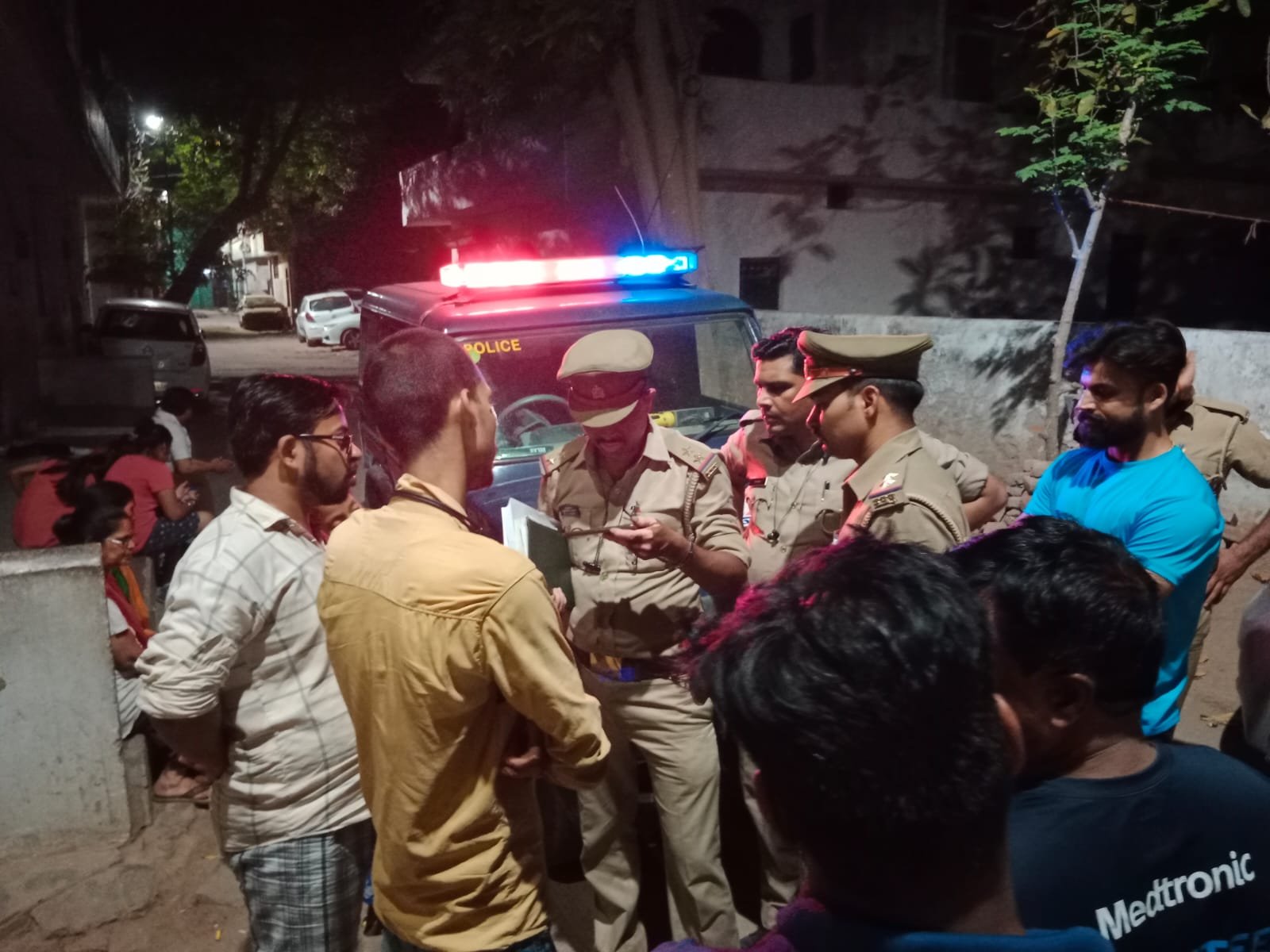 कानपुर: चार महीनों से चल रहे भारी प्रदर्शन के बाद भी, पुलिस प्रशासन द्वारा वेश्यावृत्ति के धंधे को बंद कराने के लिए, नहीं की गई अबतक कोई कार्यवाही।।